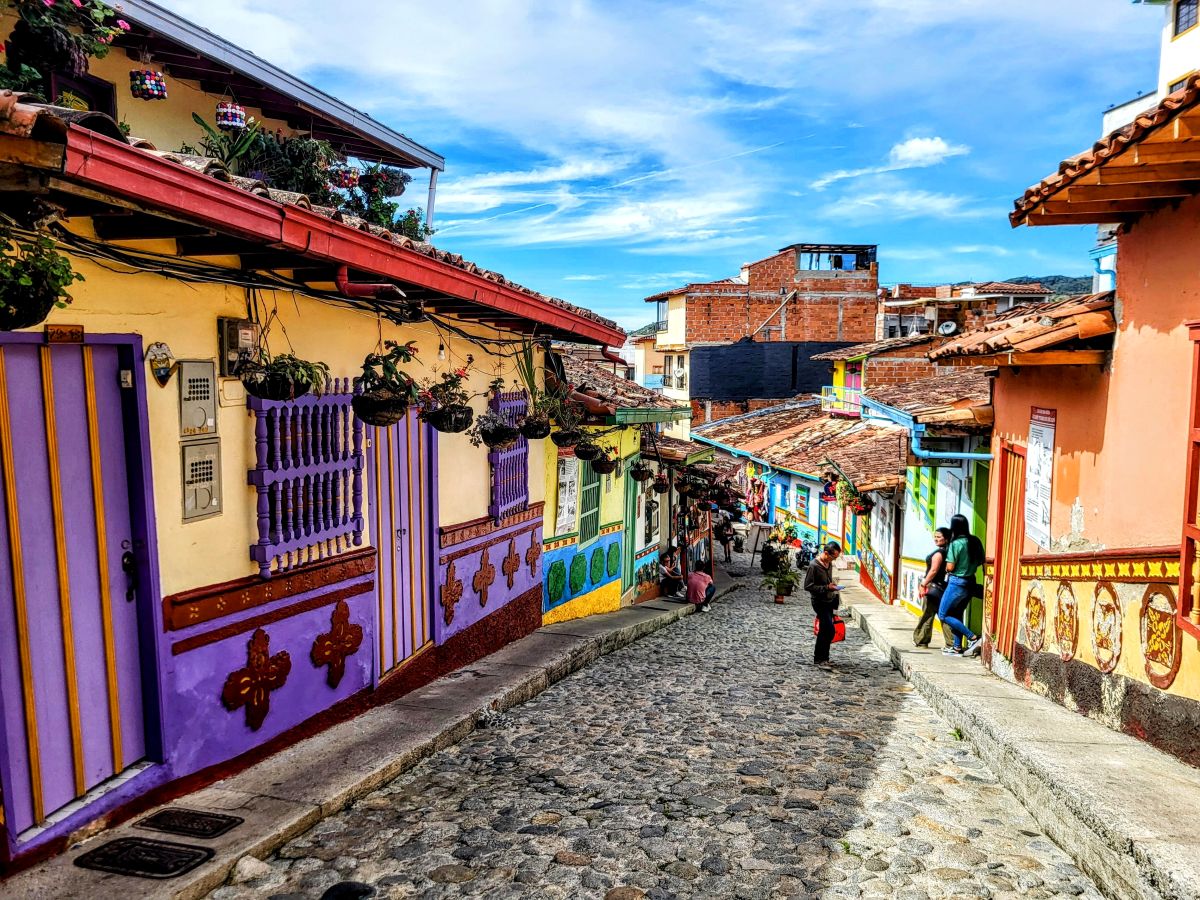 Day Trip to Guatapé from Medellin